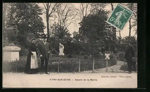 AK Vitry-sur-Seine, Bassin de la Mairie