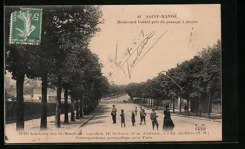 AK Saint-Mandé, Boulevard Carnot pris du passage à niveau