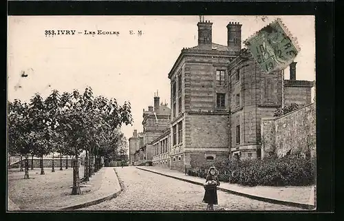 AK Ivry-sur-Seine, Les Ecoles