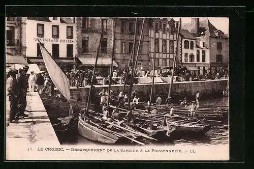 AK Le Croisic, Débarquement de la sardine à la Poissonnerie