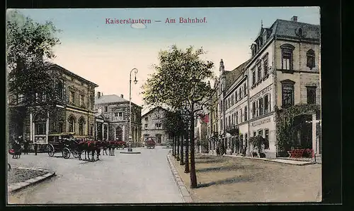 AK Kaiserslautern, Am Bahnhof, mit Kutschen