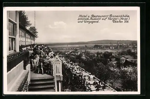 AK Werder /Havel, Gasthaus Bismarckshöhe - Voll besetzte Terrasse mit Aussicht