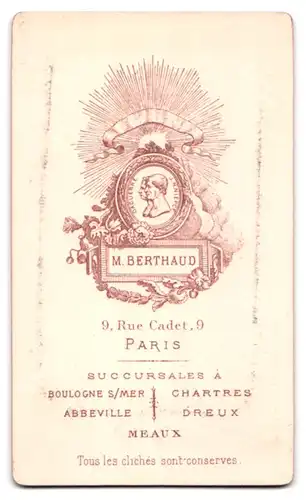 Fotografie M. Berthaud, Paris, Rue Cadet 9, Herr im Anzug mit Schnauzbart