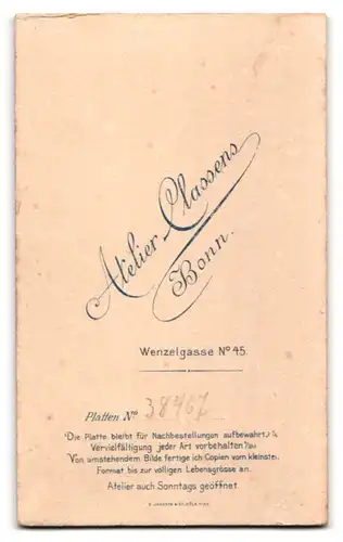 Fotografie Classens, Bonn, Wenzelgasse 45, Kleinkind auf Sessel