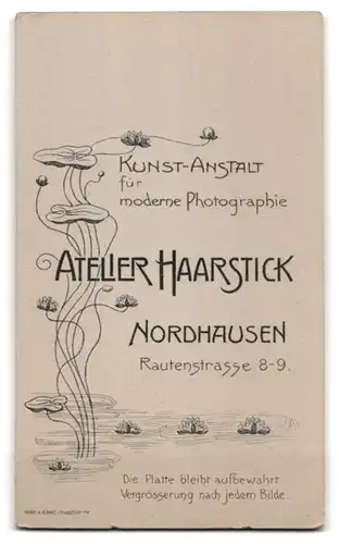 Fotografie Haarstick, Nordhausen, Dame im schwarzen Kleid