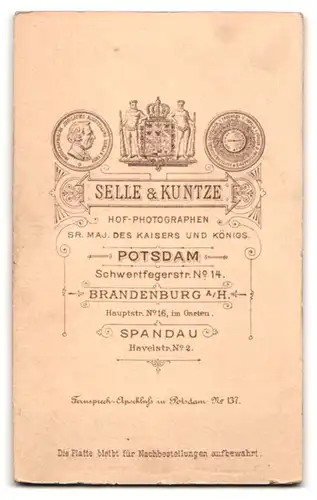 Fotografie Selle & Kuntze, Potsdam, Schwertfegerstrasse 14, Kleinkind im Taufkleid