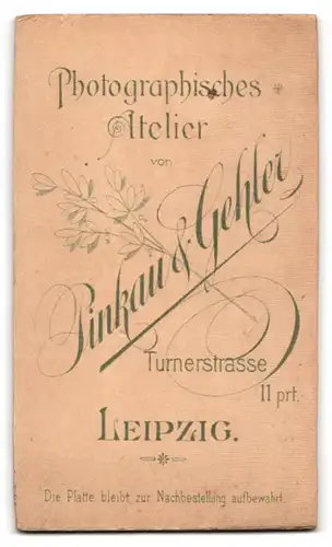 Fotografie Pinkau & Gehler, Leipzig, Turnerstrasse 11, Junger Herr im Anzug mit Krawatte