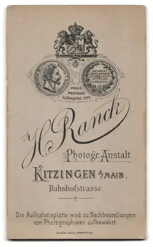 Fotografie H. Ranck, Kitzingen a /Main, Bahnhofstr., Junge Dame mit Kragenbrosche und Herzkette