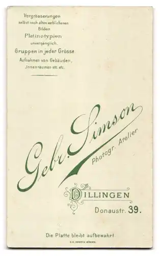 Fotografie Gebr. Simson, Dillingen, Donaustr. 39, Kleines Kind im Matrosenkleid