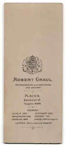 Fotografie Robert Graul, Plauen, Bahnhofstrasse 21, Ernst blickende junge Frau mit Spitzenkragen