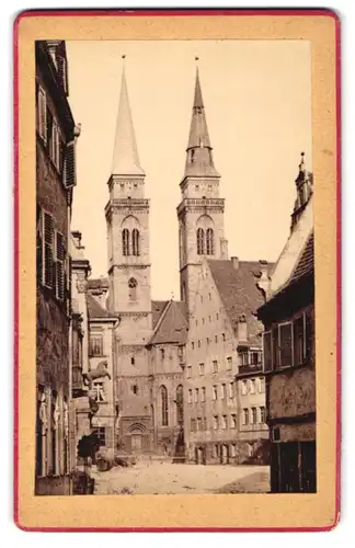 Fotografie unbekannter Fotograf, Ansicht Nürnberg, Strassenansicht mit Blick auf die Sebalduskirche von der Westseite