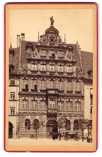 Fotografie unbekannter Fotograf, Ansicht Nürnberg, wartende Pferdekutscher vor dem Pellerhaus