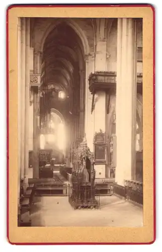 Fotografie unbekannter Fotograf, Ansicht Nürnberg, Innenansicht der St. Sebalduskirche mit St. Sebaldus-Grab