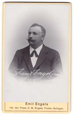 Fotografie Fotograf unbekannt, Solingen, Portrait Firmengründer Emil Engels der Firma C. W. Engels, Stahlwarenfabrikant