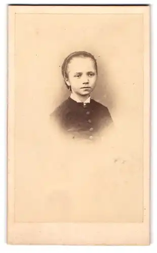 Fotografie Jules Robuchon, Fontenay, Portrait niedliches kleines Mädchen mit Haarreifen