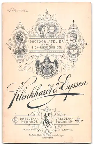 Fotografie Klinkhardt & Eyssen, Dresden, Prager-Str. 26, junger Vater mit seiner niedlichen Tochter auf dem Schoss