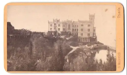 Fotografie G. Malovich, Trieste, Ansicht Trieste, Blick auf das Schloss Miramare