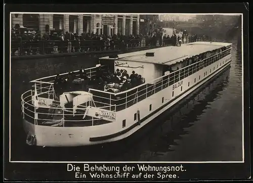 Fotografie unbekannter Fotograf, Ansicht Berlin, Wohnschiff Baldur auf der Spree, Behebung der Wohnungsnot