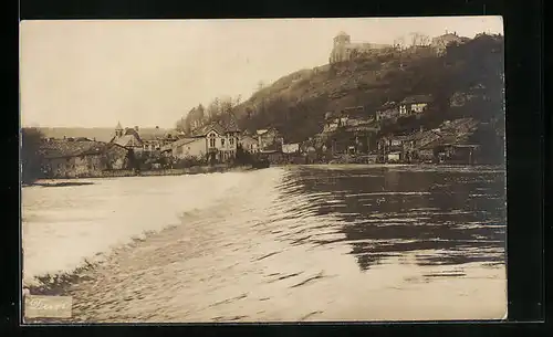 Foto-AK Dun-sur-Meuse, Flusspartie mit Wehr