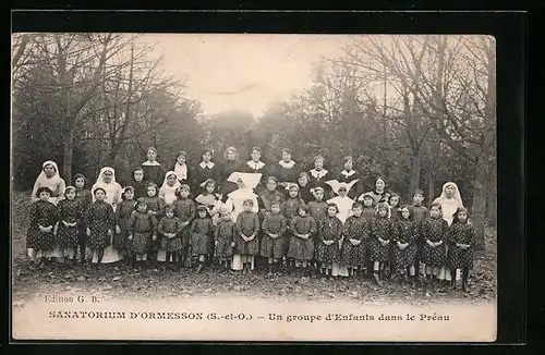 AK Ormesson, Sanatorium d`Ormesson - Un groupe d`Enfants dans le Préau