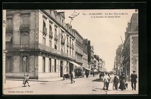 AK Saint-Nazaire, La Rue Ville-és-Martin à la hauteur du Grand-Hotel