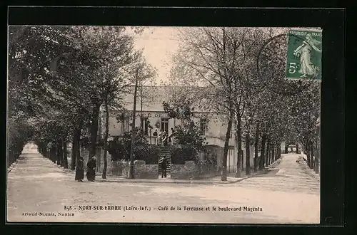 AK Nort-sur-Erdre, Cafe de la Terrasse et le boulevard Magenta
