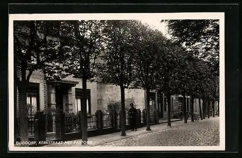 AK Ouddorp, Kerkstraat met Pastorie