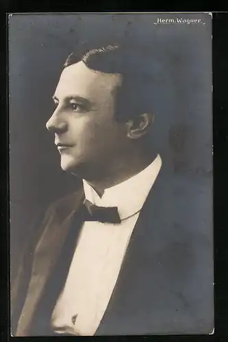 AK Musiker Herm. Wagner, Seitenportrait mit Fliege