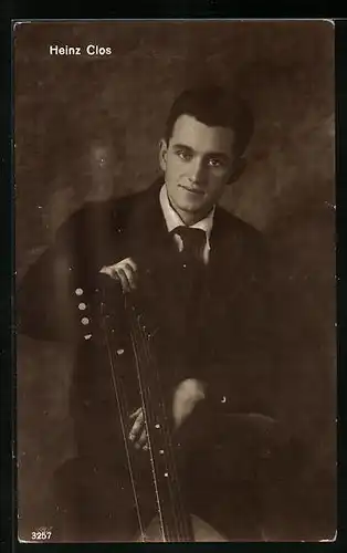 AK Heinz Clos mit seinem Instrument