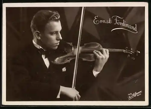 AK Ernst Ferdinand spielt auf seiner Geige