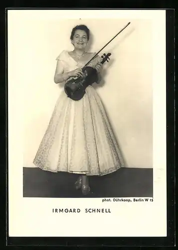 AK Irmgard Schnell mit ihrer Violine