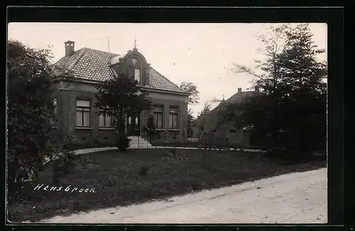 AK Hensbroek, Wohnhaus mit Garten