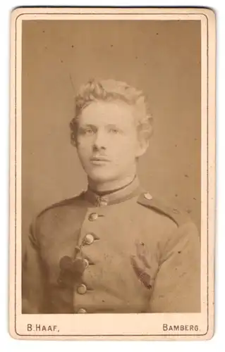 Fotografie B. Haaf, Bamberg, Portrait junger österreichischer Uffz. in Uniform Rgt. 5