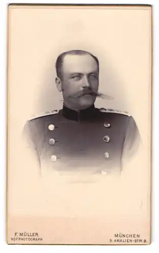 Fotografie F. Müller, München, Amalien-Str. 9, Portrait Soldat in Unfiorm dünnhaarigem Schnauzbart