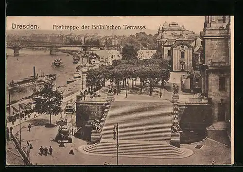 AK Dresden, Freitreppe der Brüh`lschen Terrasse mit Strassenbahn