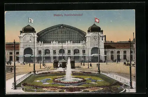 AK Basel, Bundesbahnhof mit Strassenbahnen