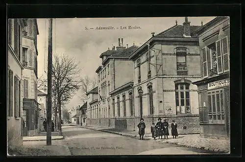 AK Adamville, Les Ecoles