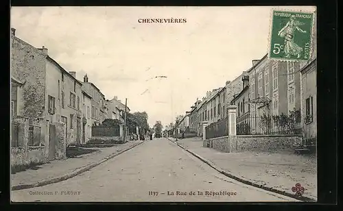AK Chennevieres, La Rue de la Republique