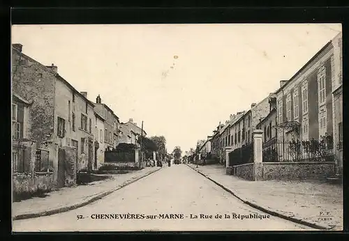 AK Chennevieres-sur-Marne, La Rue de la Republique
