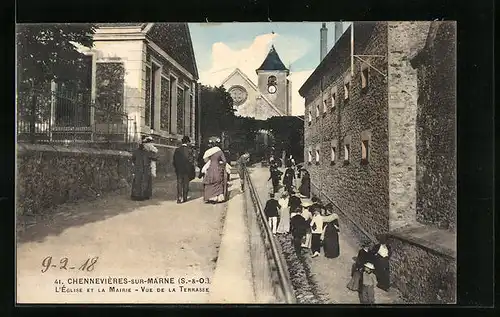 AK Chennevieres-sur-Marne, L`Eglise et la Mairie, vue de la Terrasse