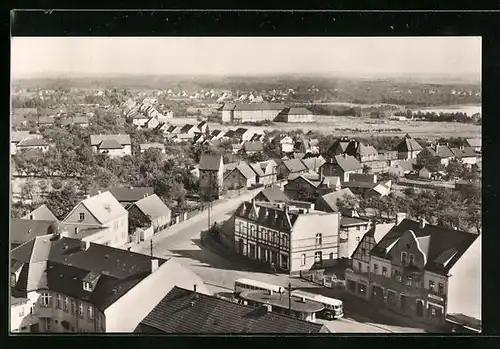 AK Lauchhammer-Mitte, Teilansicht mit Strassenpartie und Strassenbahn