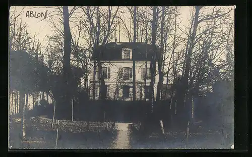 Foto-AK Ablon, Ortspartie mit Gebäudeansicht