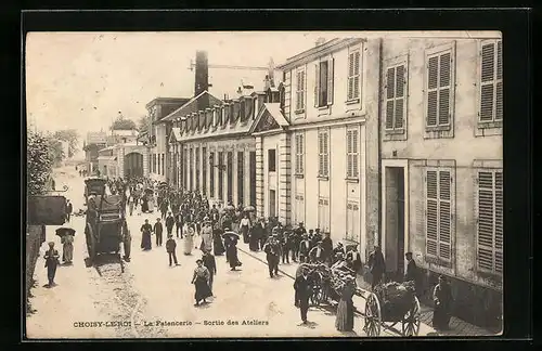 AK Choisy-le-Roi, La Faiencerie, Sortie des Ateliers