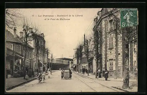 AK Le Perreux, Boulevard de la Liberté et le Pont de Mulhouse