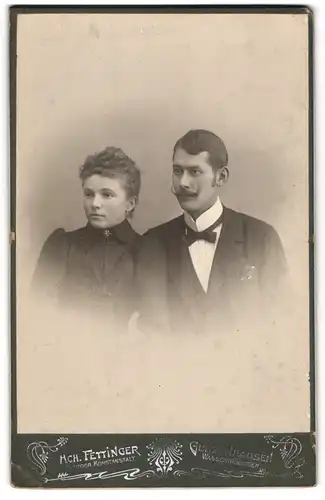 Fotografie Hch. Fettinger, Gunzenhausen, Junges Paar in eleganter Kleidung