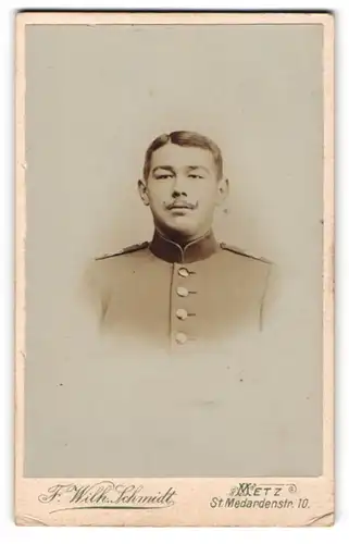 Fotografie F. Wilh. Schmidt, Metz, St. Medardenstrasse 10, Junger Soldat des 8. Rgts. in Uniform