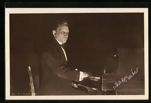 AK Musiker Max Becker, Konzertpianist