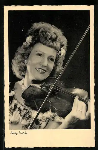 AK Musikerin Nessy Matibe mit Violine
