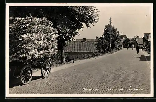 AK Giessendam, In den dijk gebouwde huizen