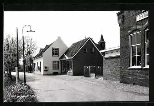 AK Lopikerkapel, Dorp